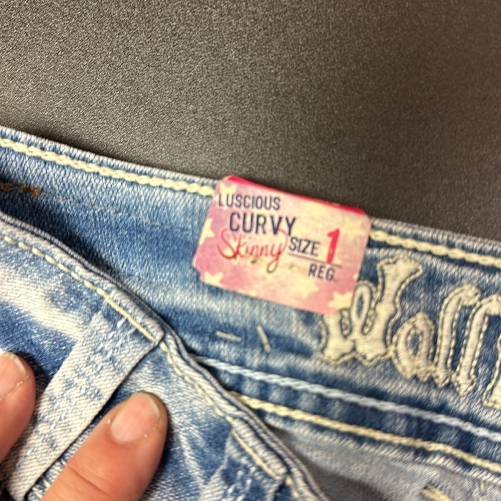 83.  NWT wallflower women’s luscious curve light blue skinny jeans size 1 R - Picture 5 of 9